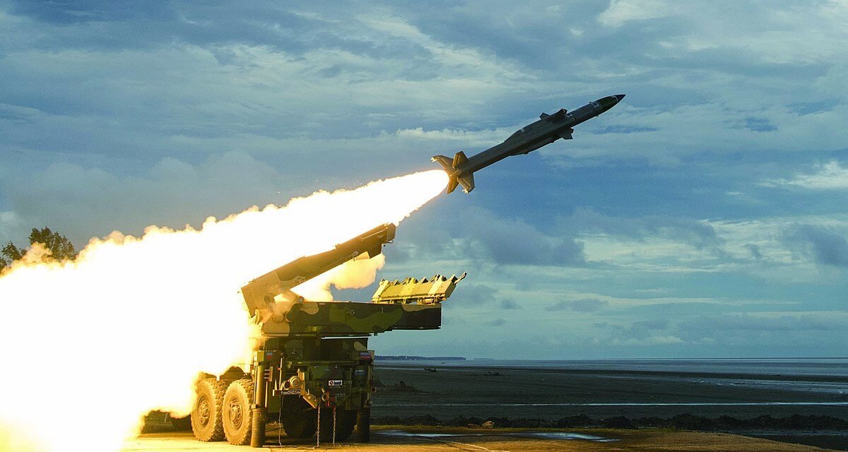 How do surface-to-air missile (SAM) systems operate in intercepting aerial threats?